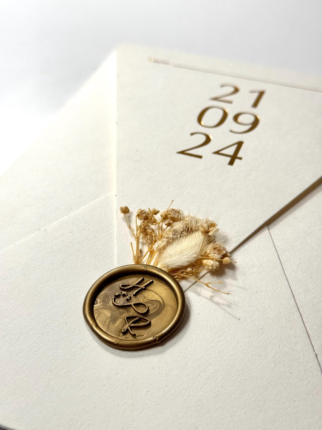 Floral Wedding Invitation with Stamp | Elegant Wedding Card | Classic Flower Invite | Custom Wedding Invitation | Sealed Floral İnvitation