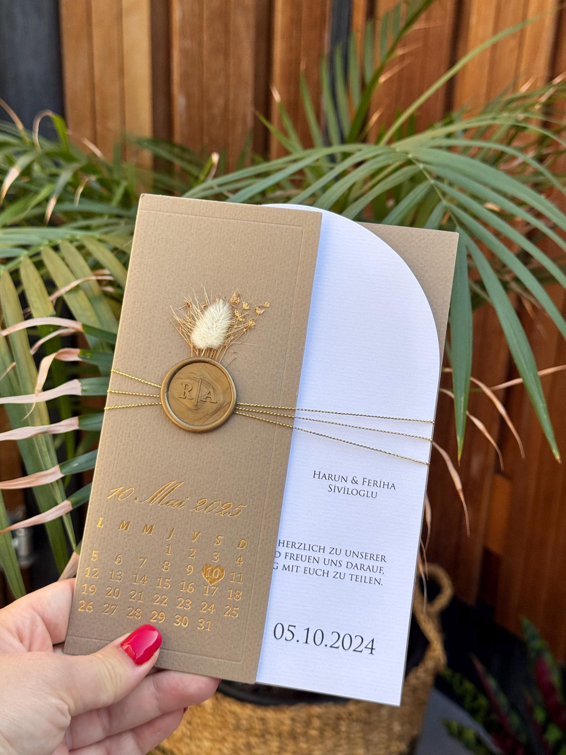 Classic White Wax Seal Chain Wedding Invitation Elegant Wedding Invite